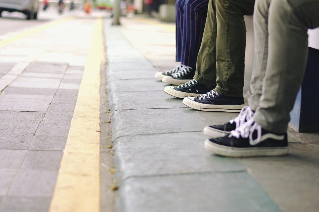 汗臭いスニーカーに最適な消臭剤の効果とは？