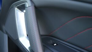 汗臭い車内の消臭方法は何ですか？